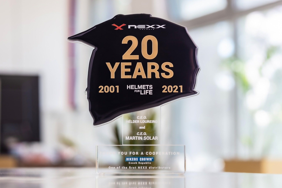 statuetka szklo Helmets For Life glasso