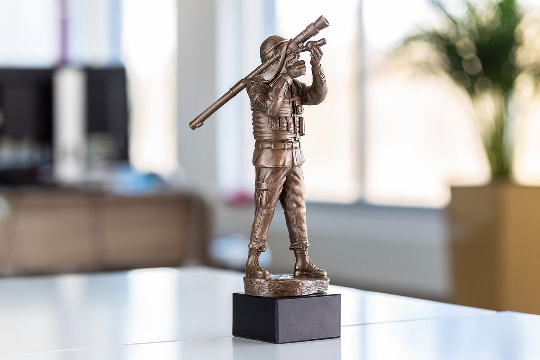 statuetka zywica zolnierz wyrzutnia glasso