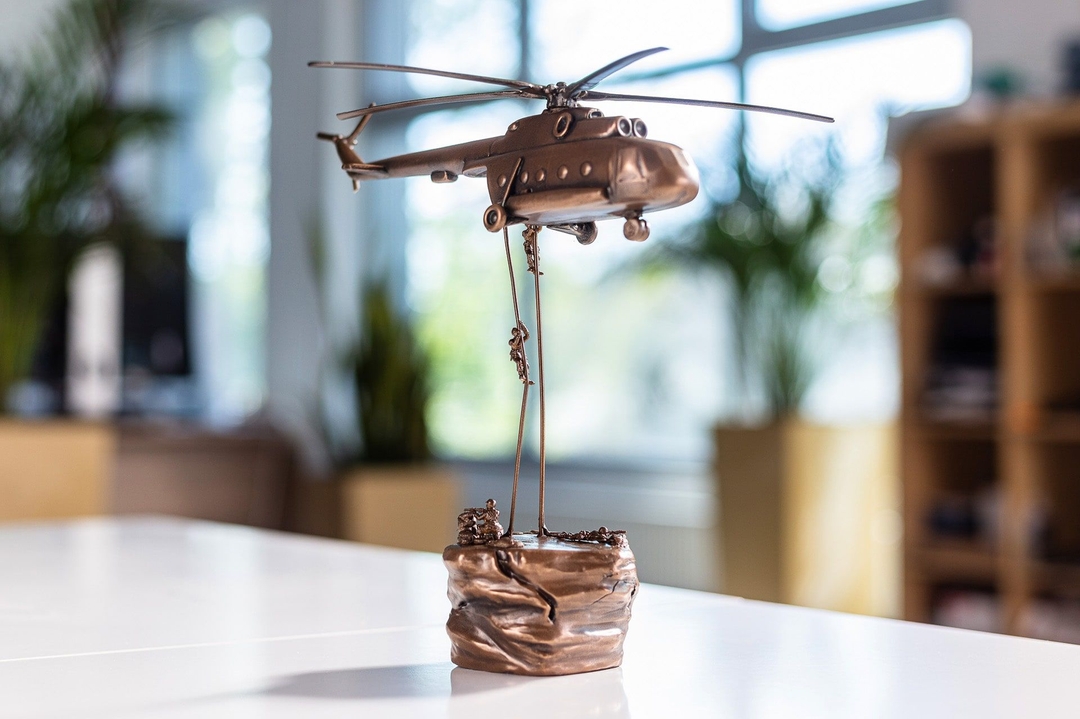 statuetka zywica helicopter glasso